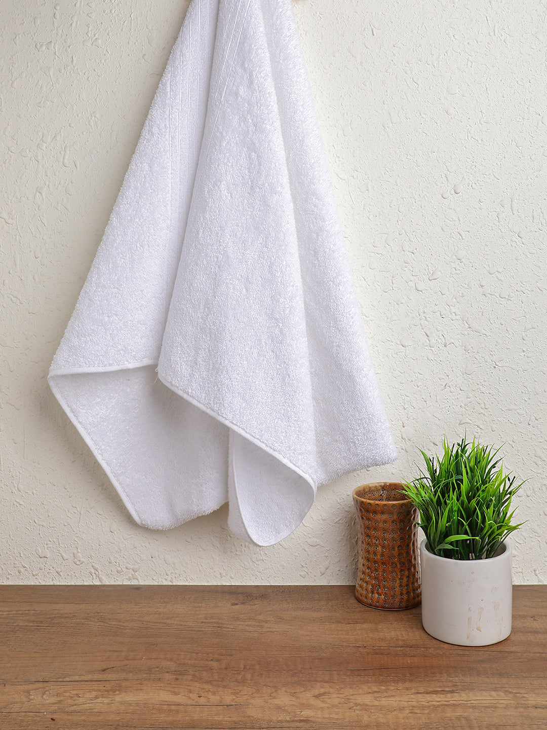 Premium White Bath Towel | Ultra-Soft Plush Terry Cloth, Highly Absorbent