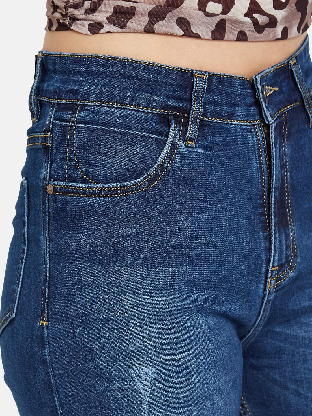 METTLE Women Straight Fit Light Fade Mid-Rise Stretchable Jeans