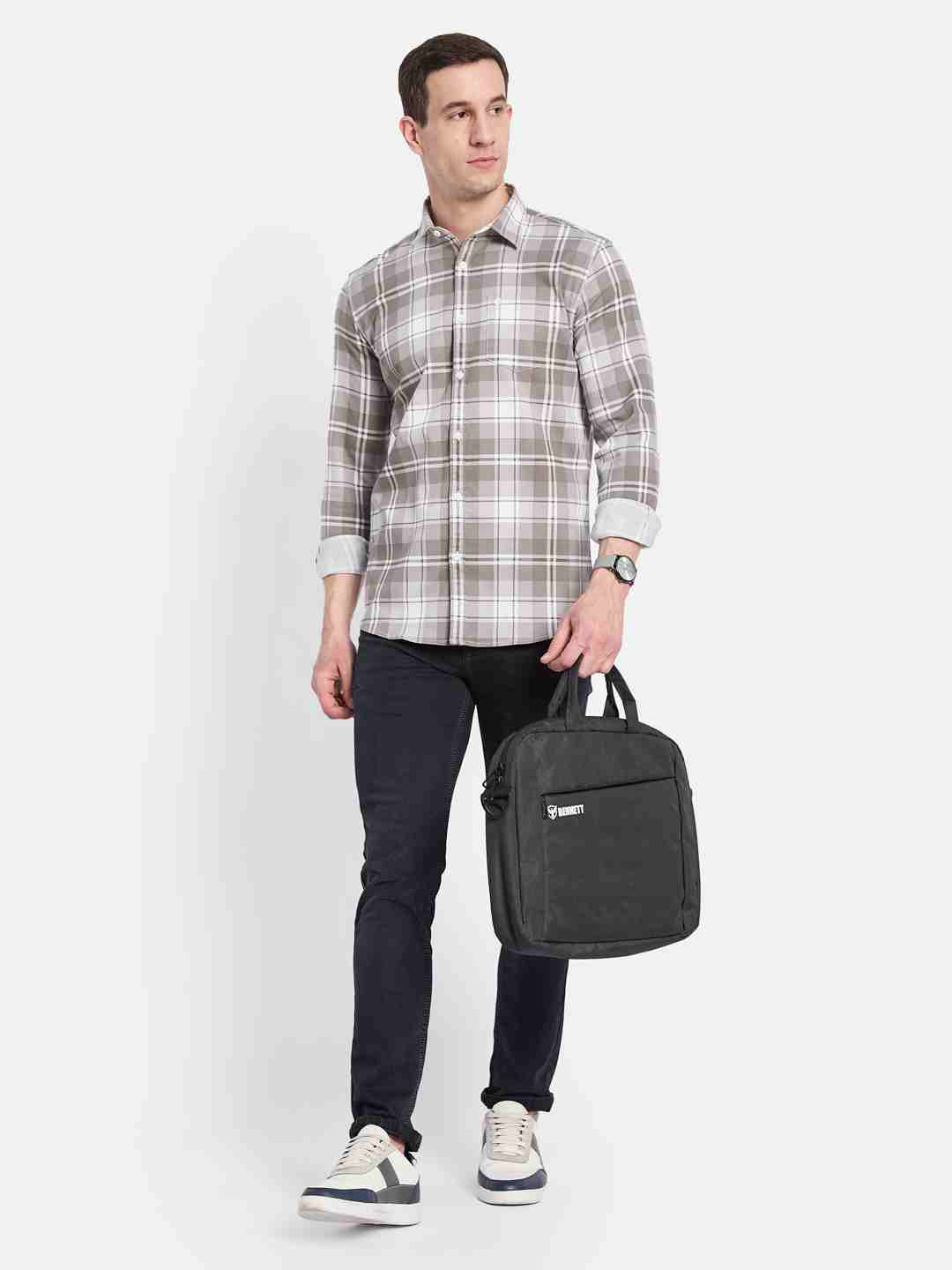 METTLE Men Opaque Checked Casual Shirt