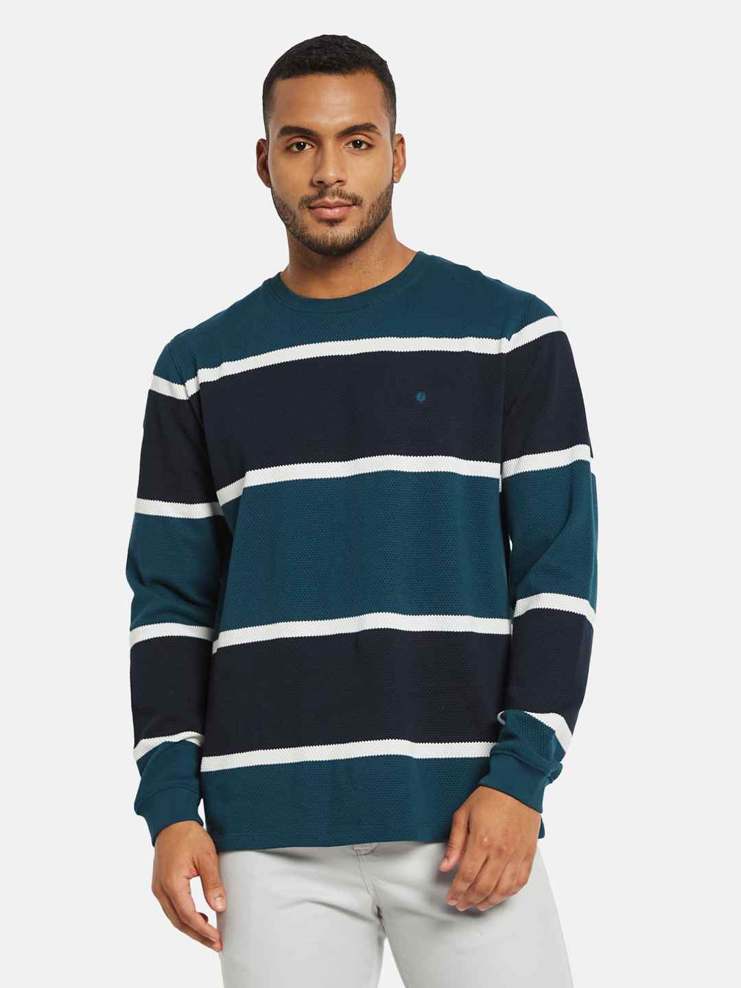 METTLE Men Colourblocked T-shirt
