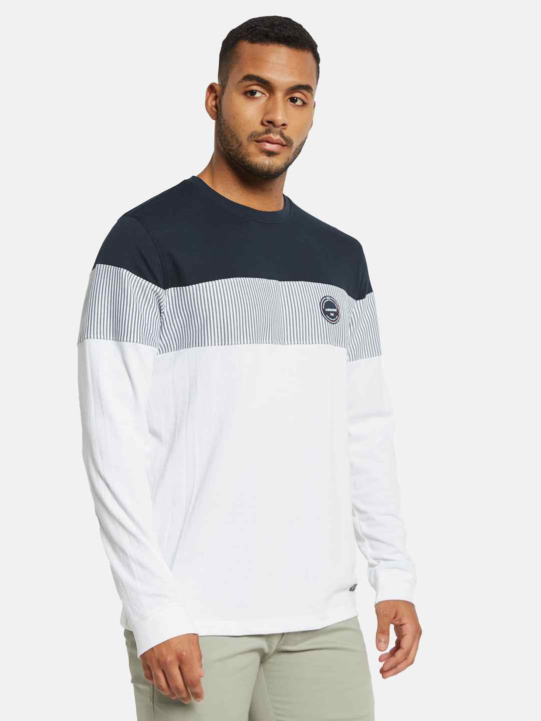 METTLE Men Colourblocked Pockets T-shirt