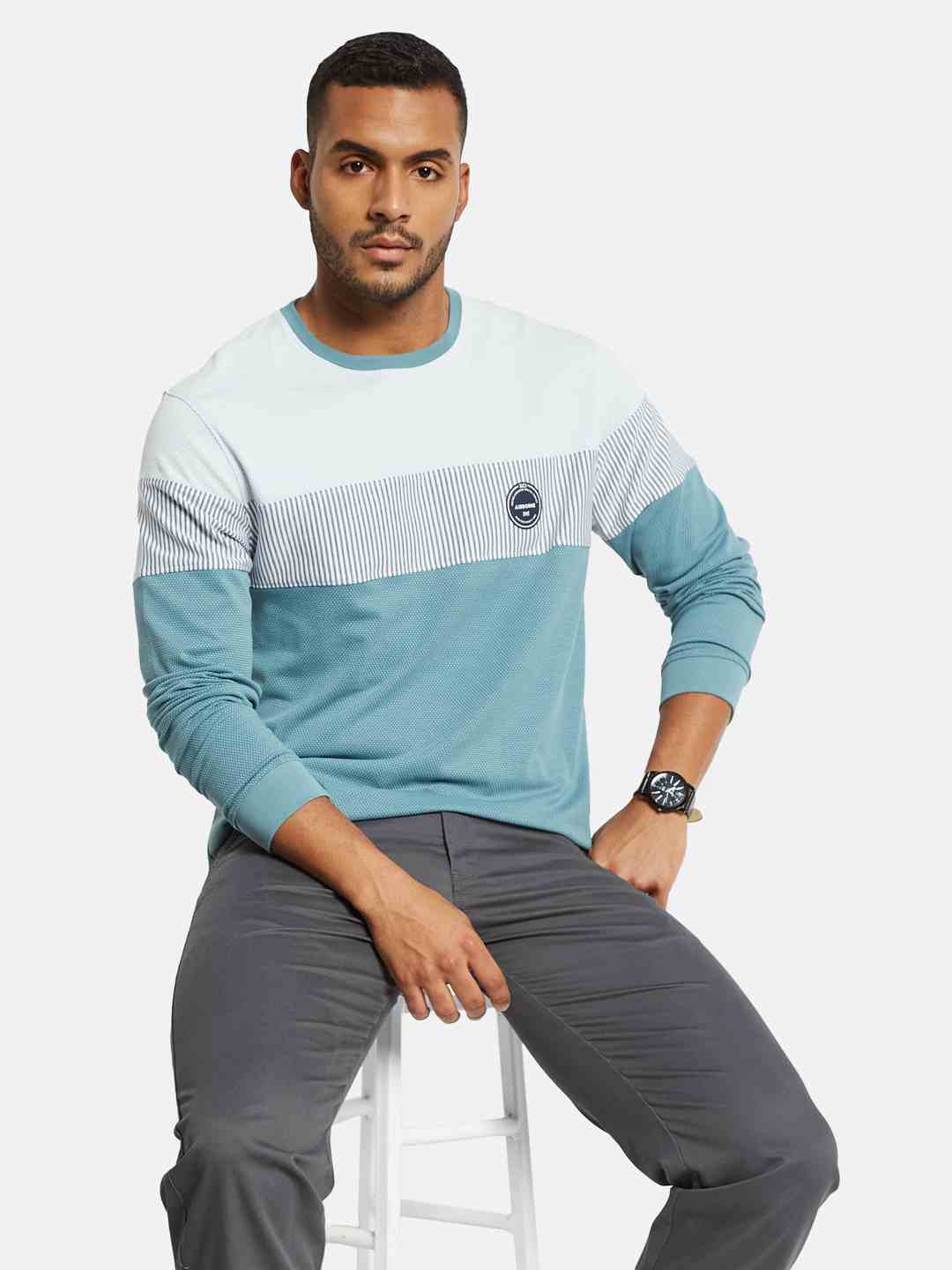 METTLE Men Colourblocked Applique T-shirt