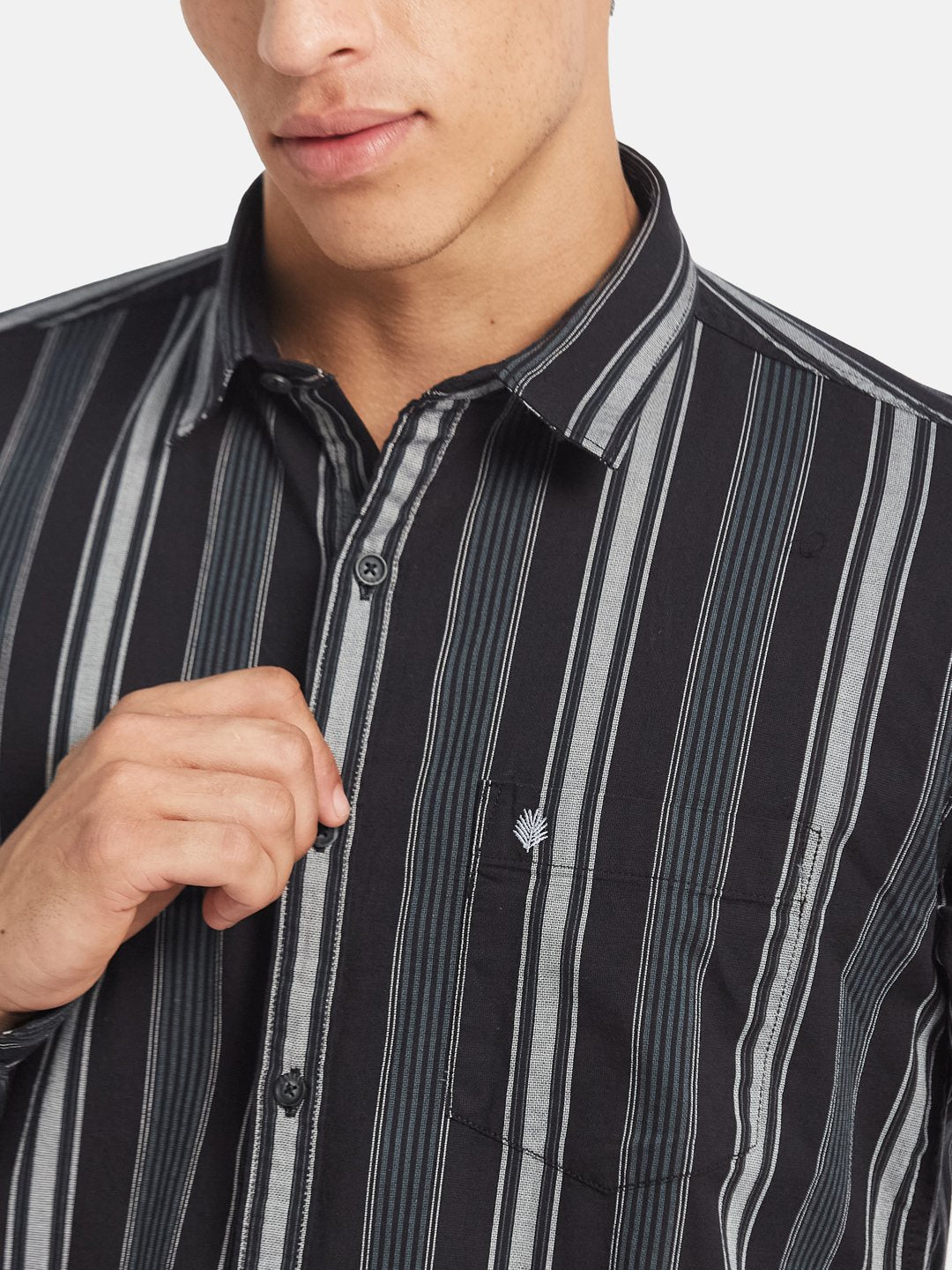 METTLE Men Vertical Striped Spread Collar Cotton Casual Shirt