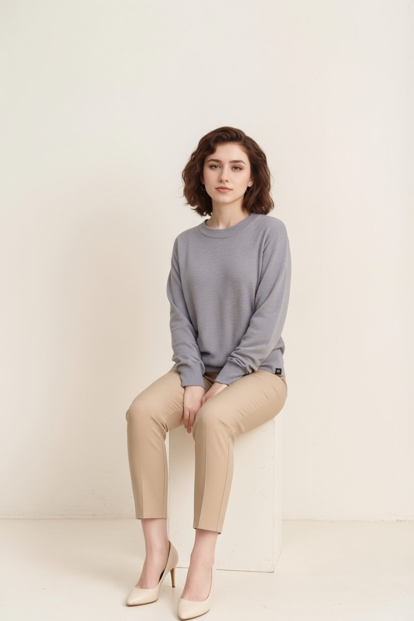 Women Solid Round Neck Pullover Sweater
