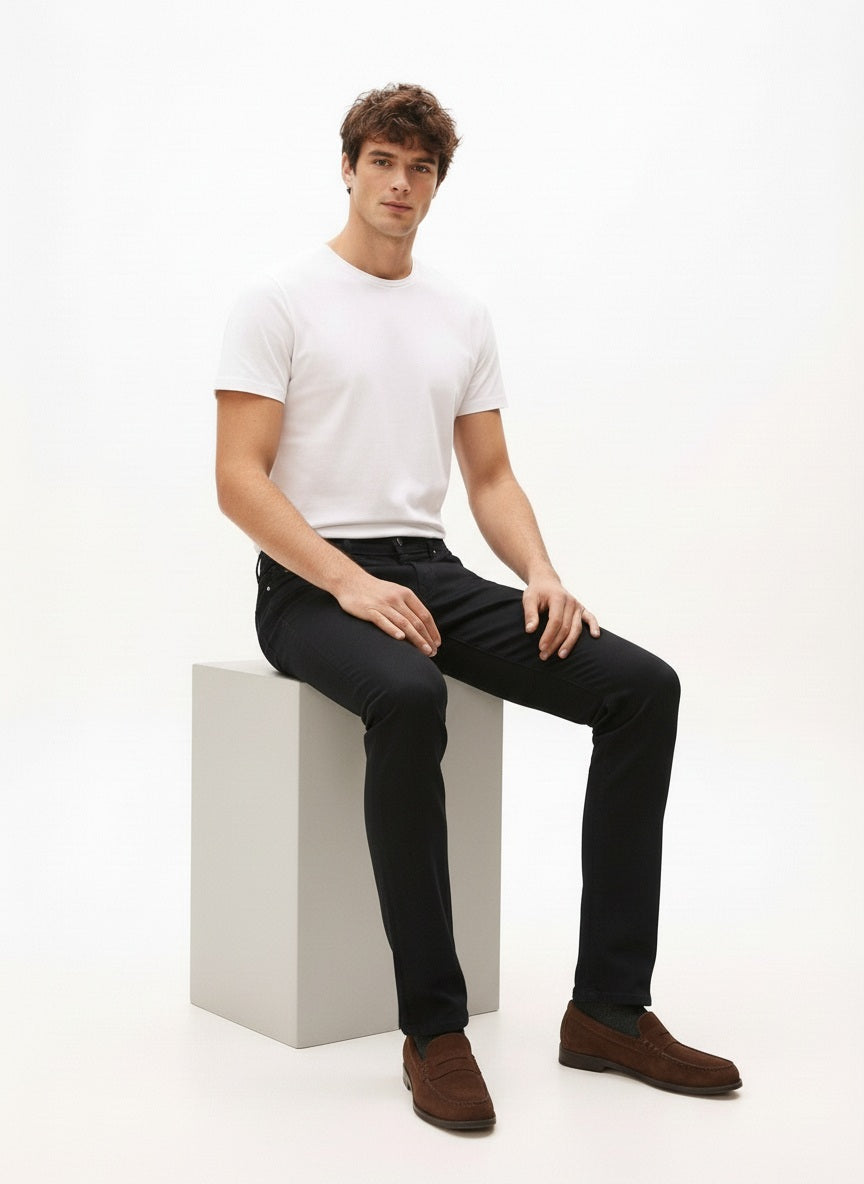 Men Straight Fit Mid-Rise Stretchable Jeans