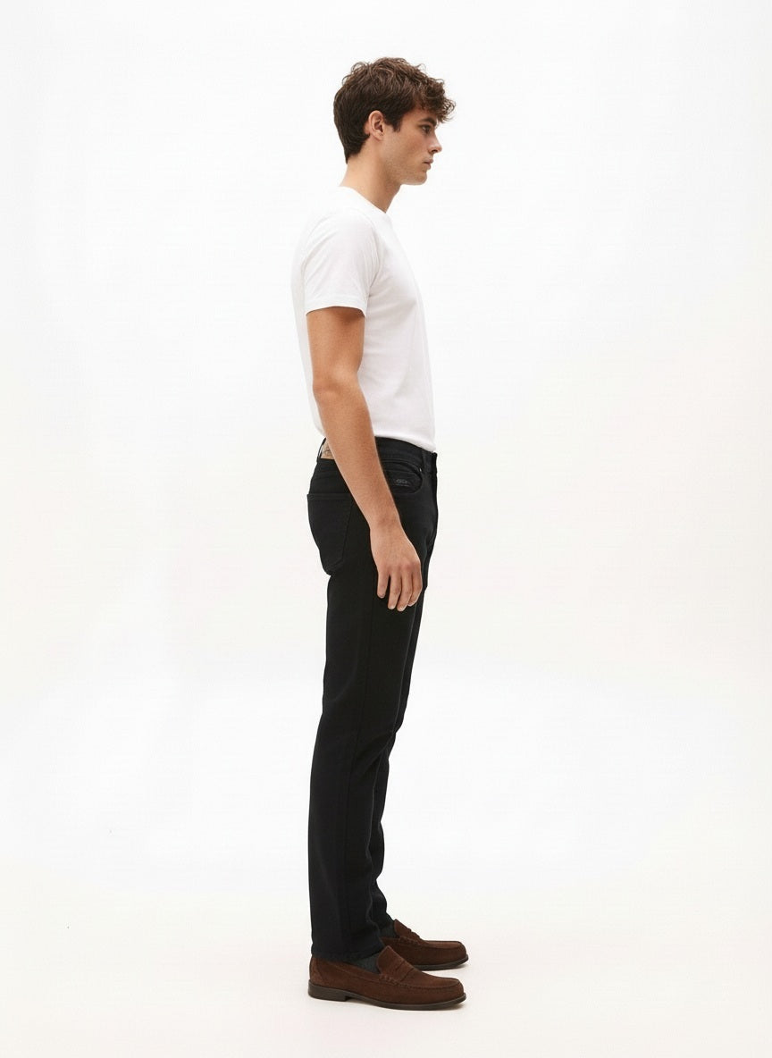 Men Straight Fit Mid-Rise Stretchable Jeans
