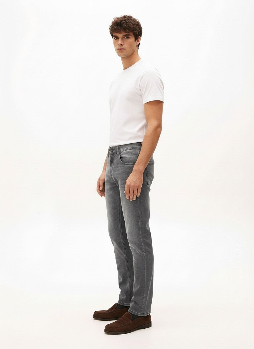 Men Regular Fit Mid-Rise Light Fade Stretchable Jeans