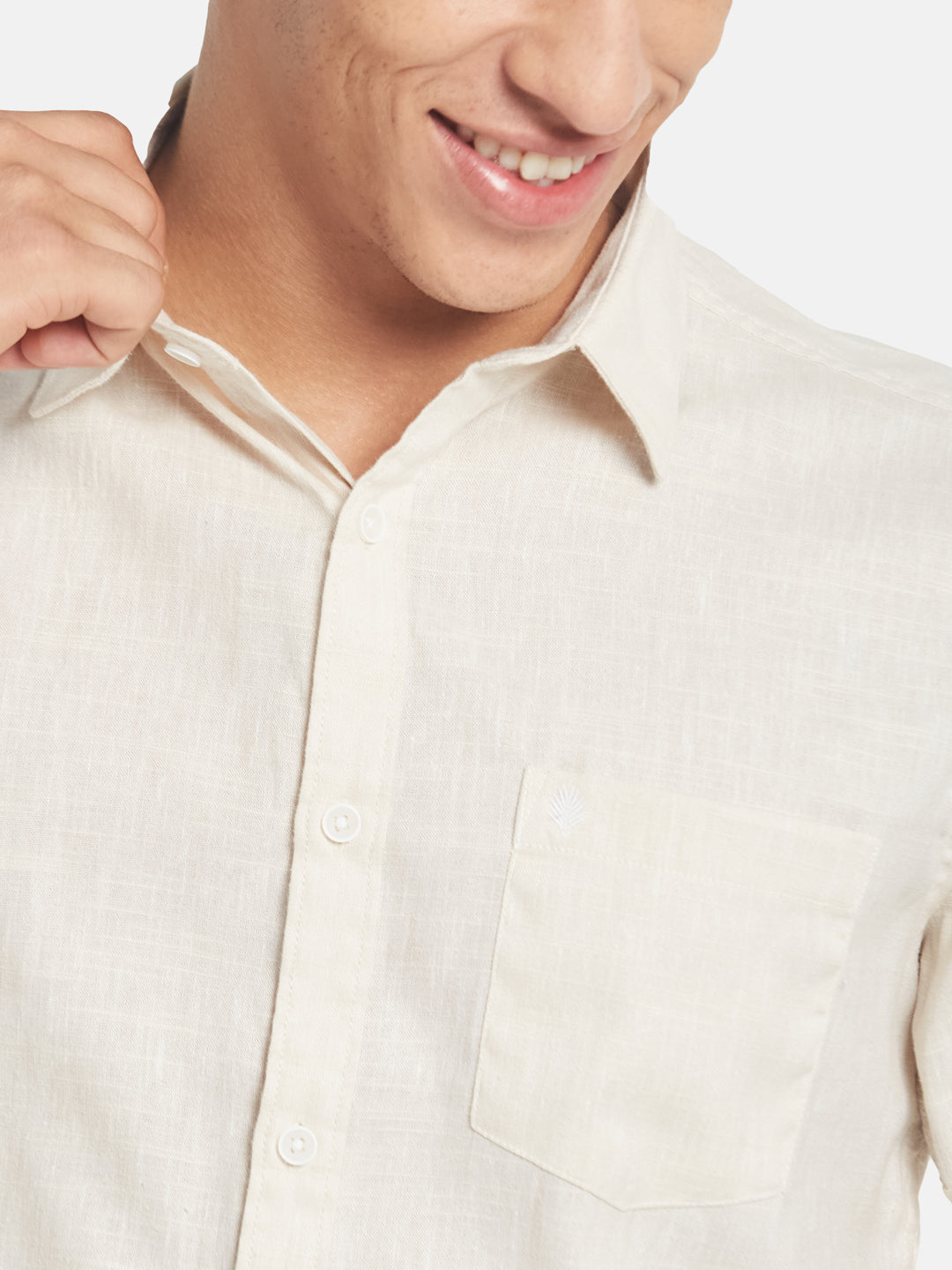 METTLE Men Solid Spread Collar Cotton Casual Shirt