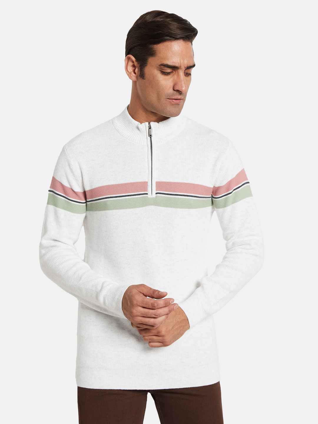 METTLE Men Colourblocked Mock Collar Sweaters