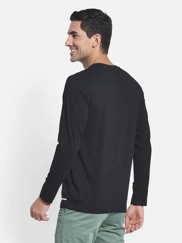 Men Black Solid Raw Edge T-Shirt