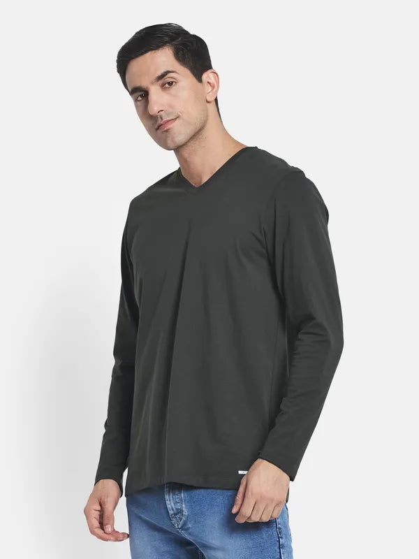 Men Olive Green V-Neck Raw Edge T-Shirt