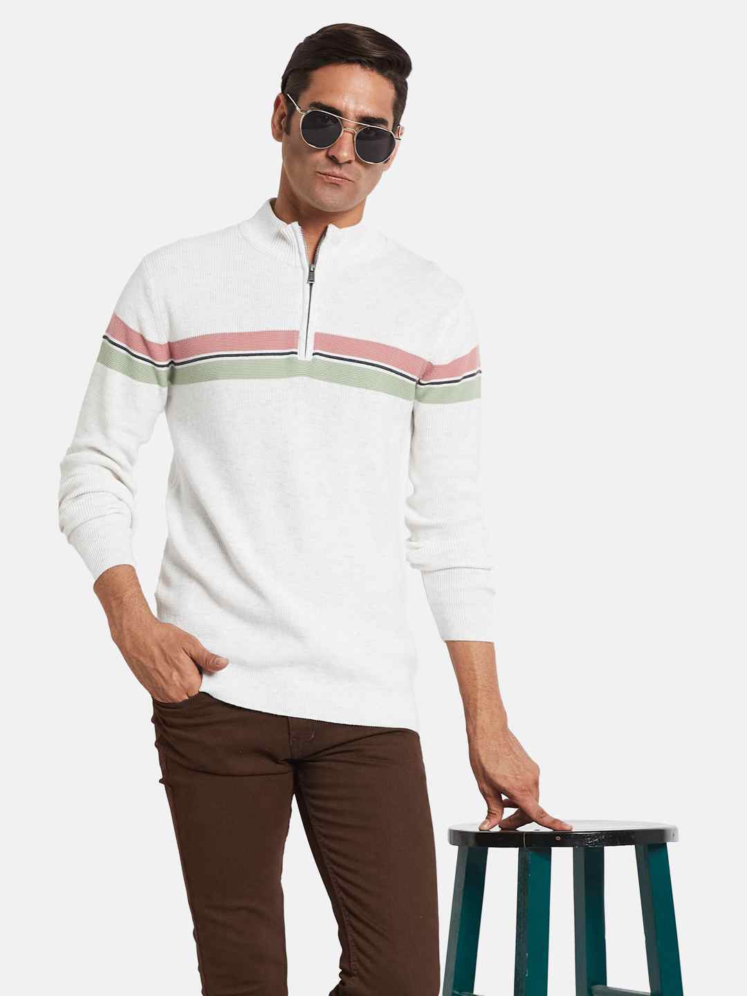 METTLE Men Colourblocked Mock Collar Sweaters