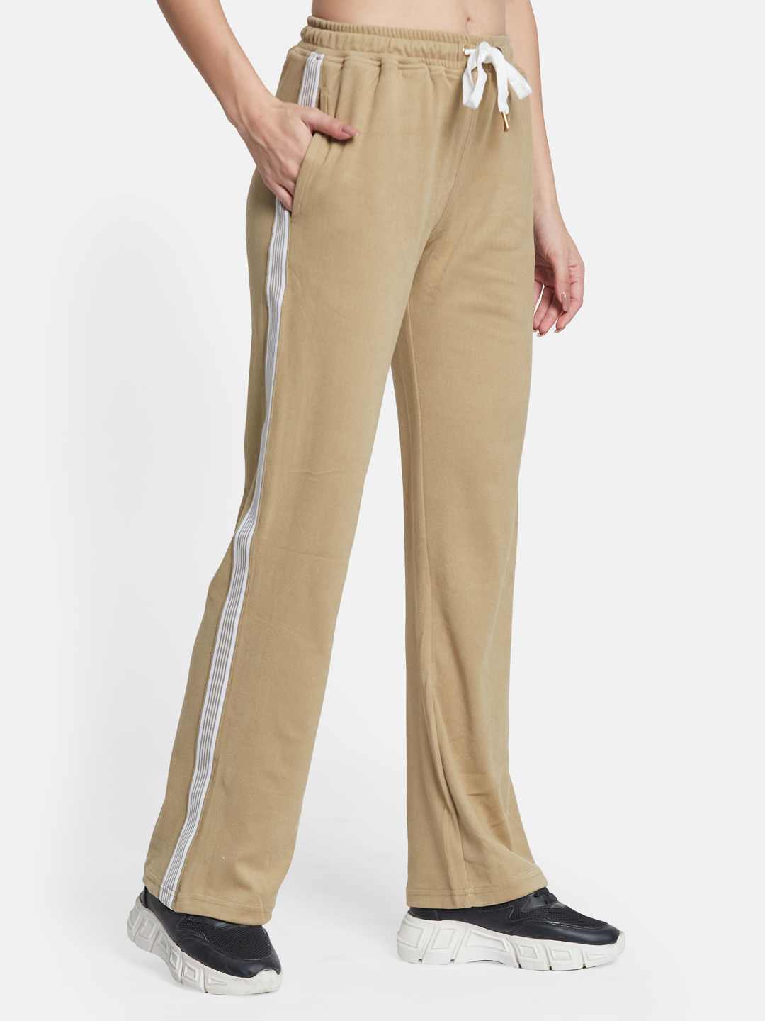 METTLE Women Regular Fit Mid Rise Fleece Track Pants