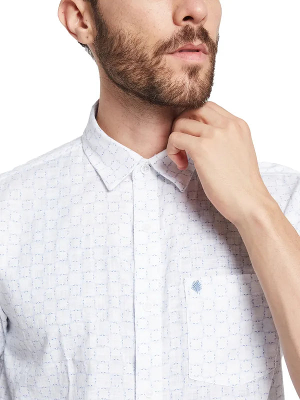 Mettle Checked Spread Collar Curved Cotton Casual Shirt