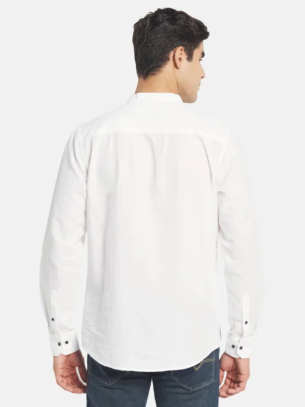 Mettle Men White Solid Casual Shirt