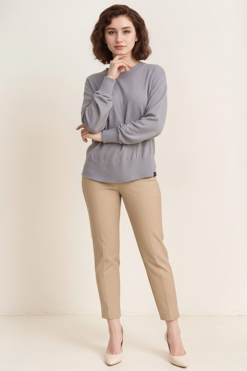 Women Solid Round Neck Pullover Sweater