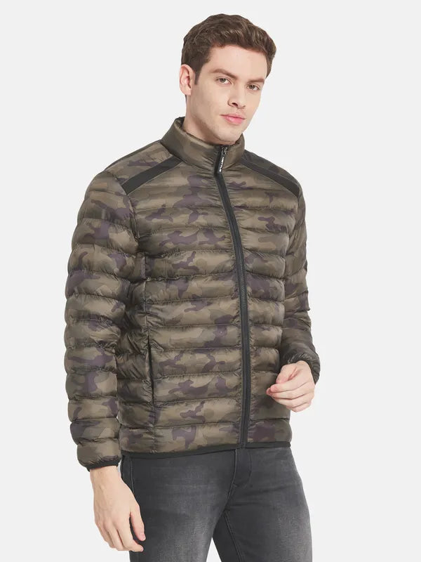 Men Olive Green Camouflage Puffer Jacket