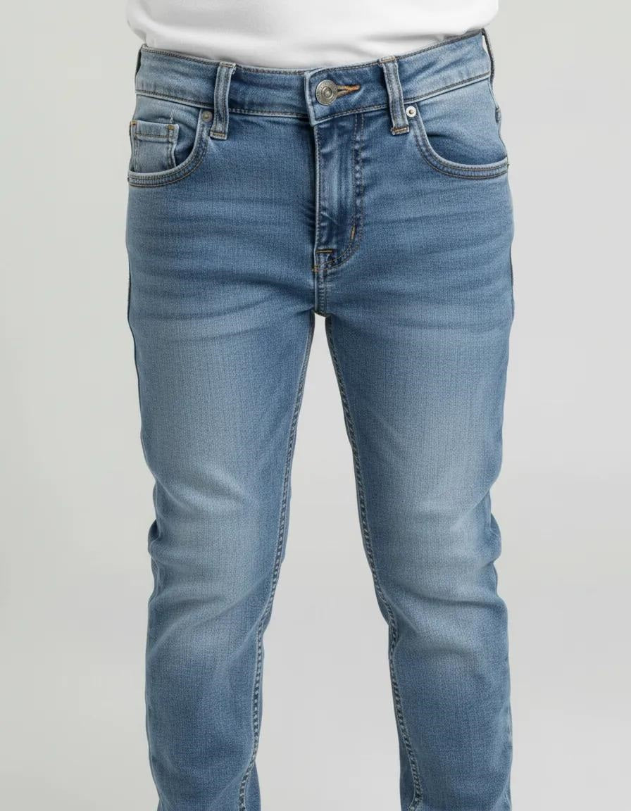 Boys Straight Fit Mid-Rise Mildly Distressed Light Fade Stretchable Jeans