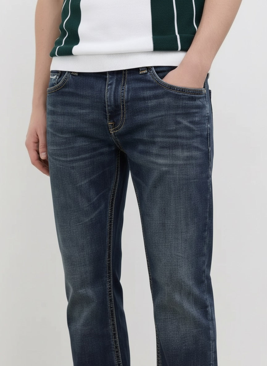Men Regular Fit Mid-Rise Low Distress Stretchable Jeans