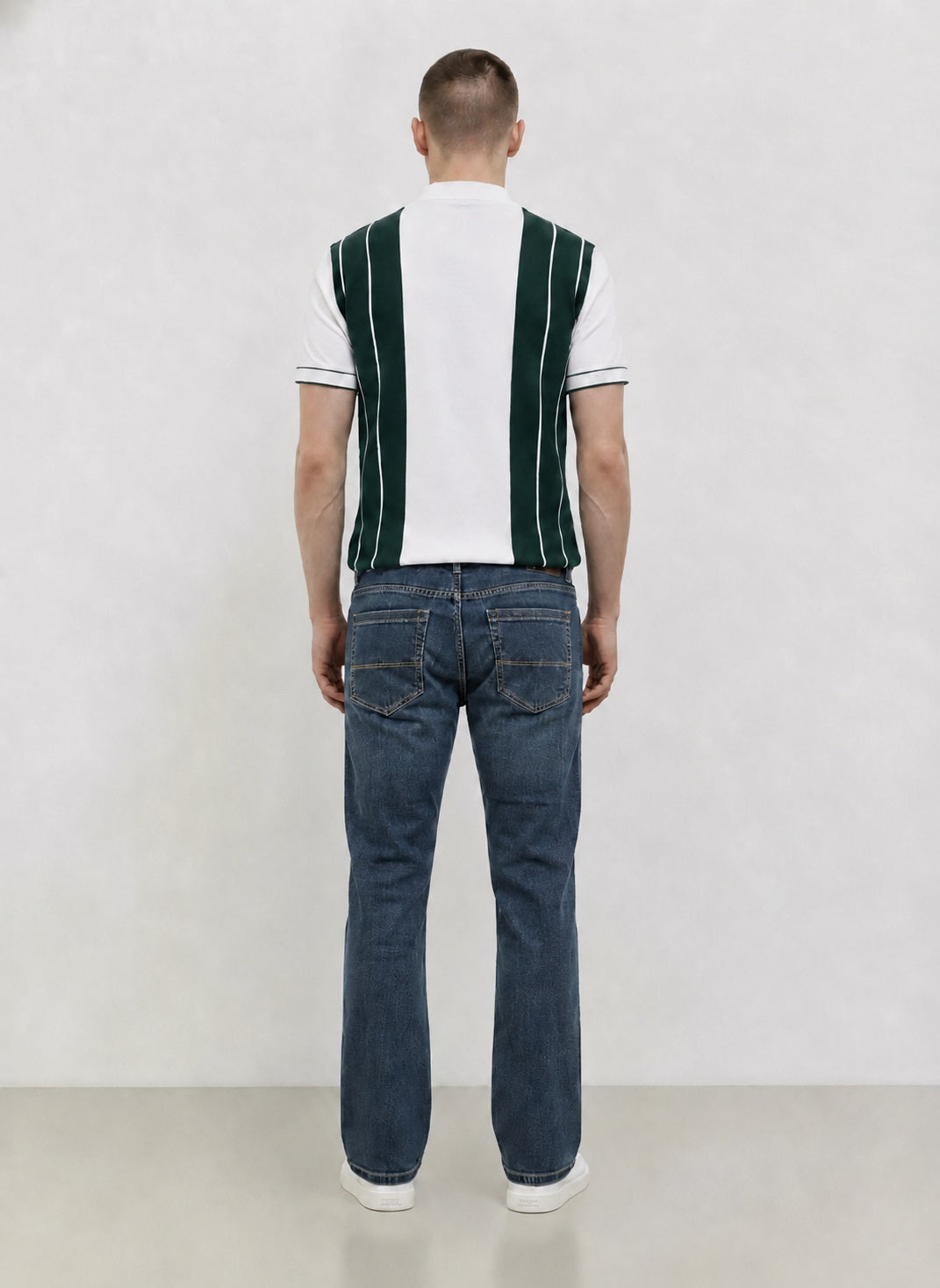 Men Regular Fit Mid-Rise Low Distress Stretchable Jeans