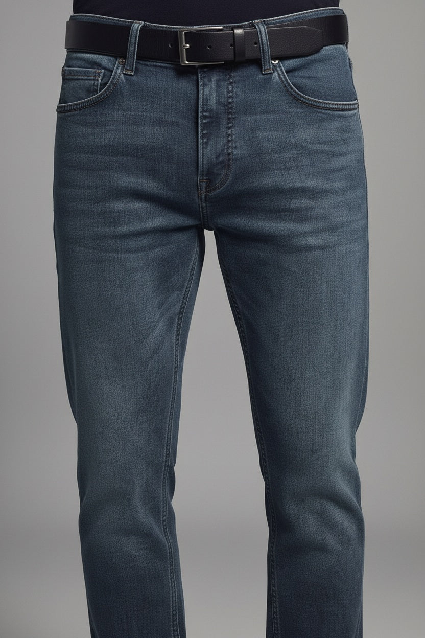 Men Straight Fit Mid-Rise Light Fade Stretchable Jeans