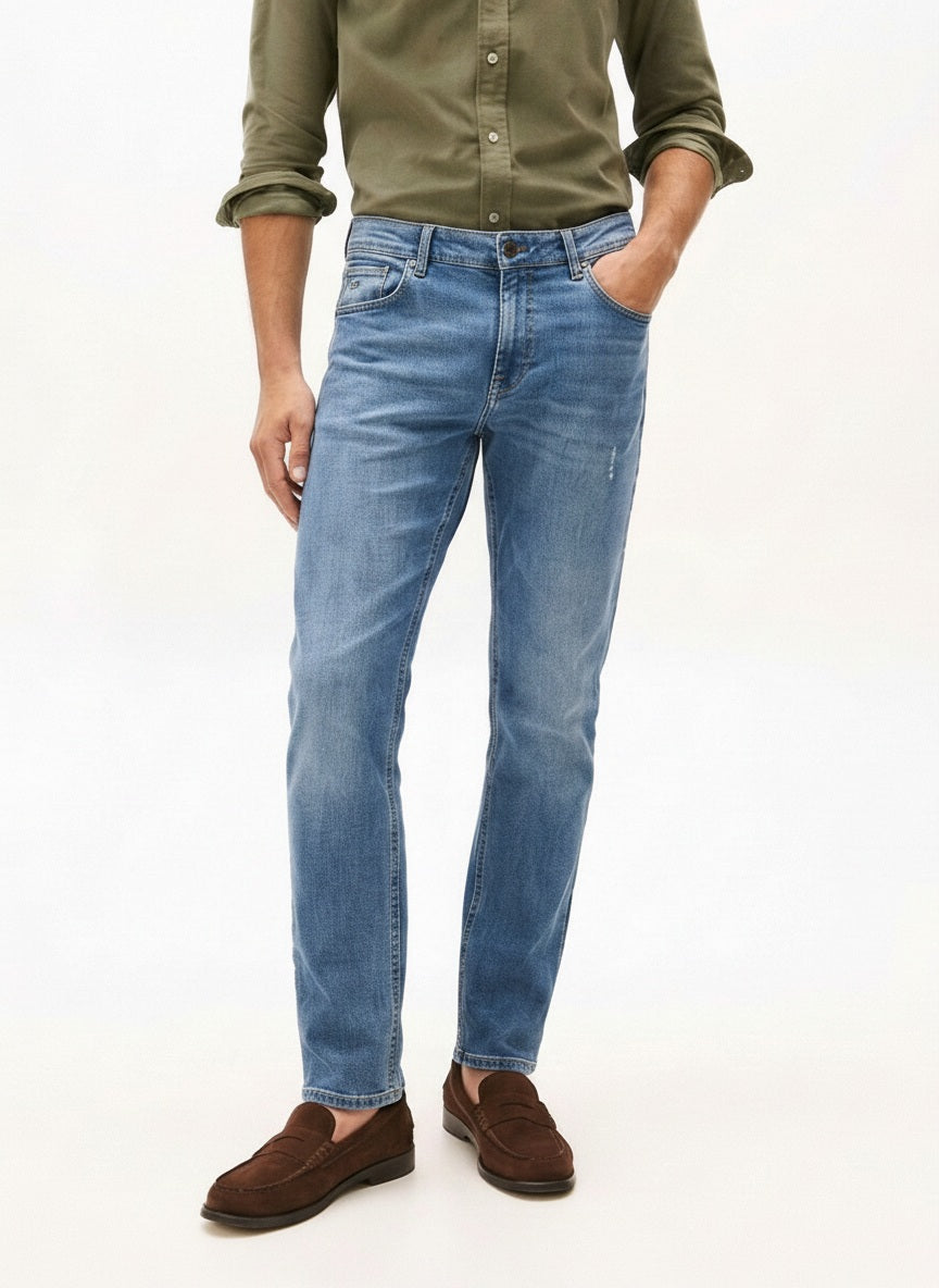 Men Straight Fit Mid-Rise Low Distress Light Fade Stretchable Jeans