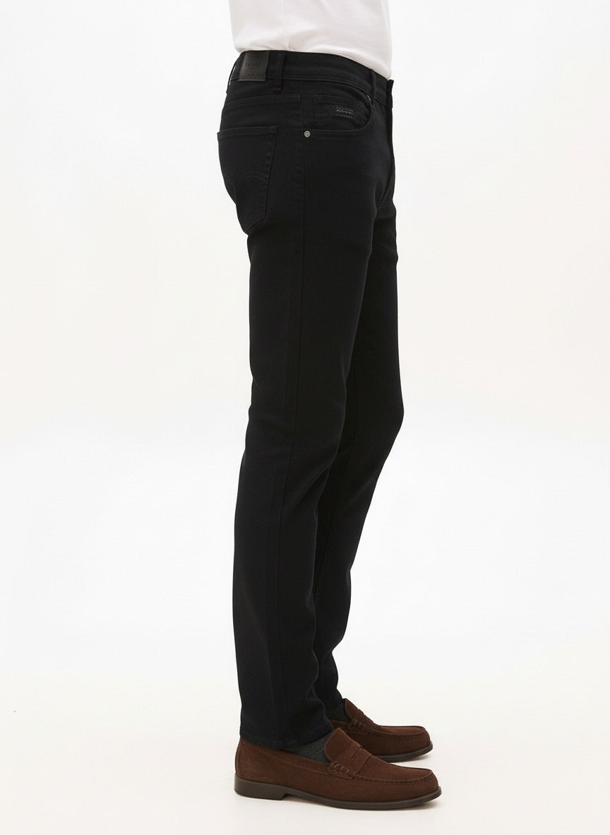 Men Straight Fit Mid-Rise Stretchable Jeans