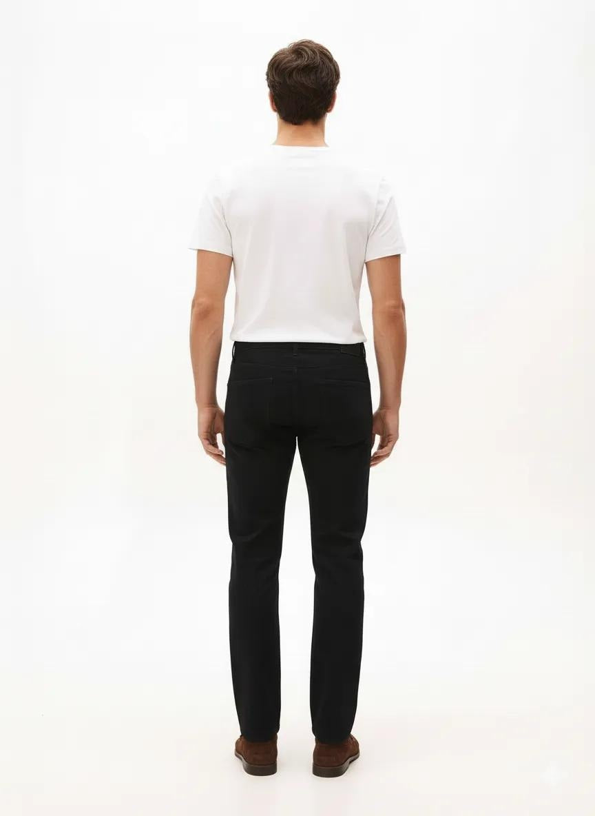 Men Straight Fit Mid-Rise Stretchable Jeans
