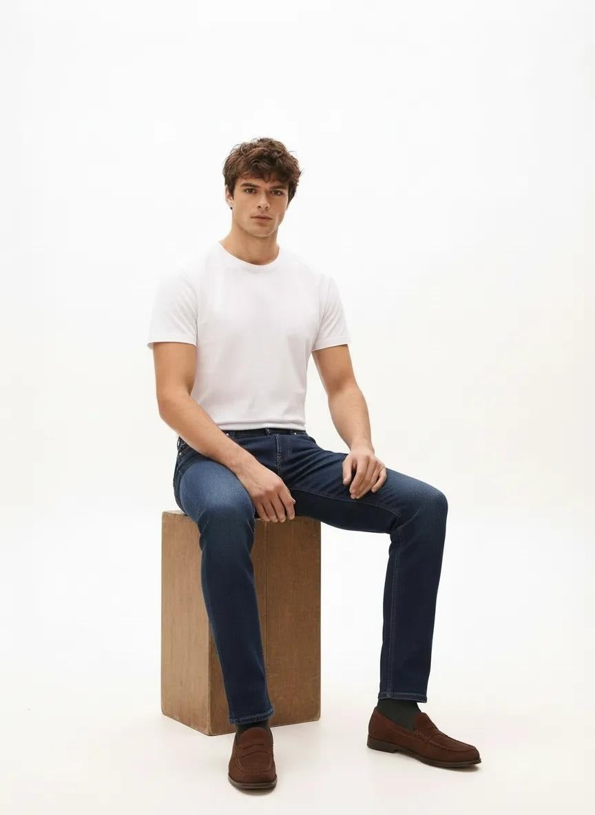 Men Regular Fit Mid-Rise Light Fade Stretchable Jeans