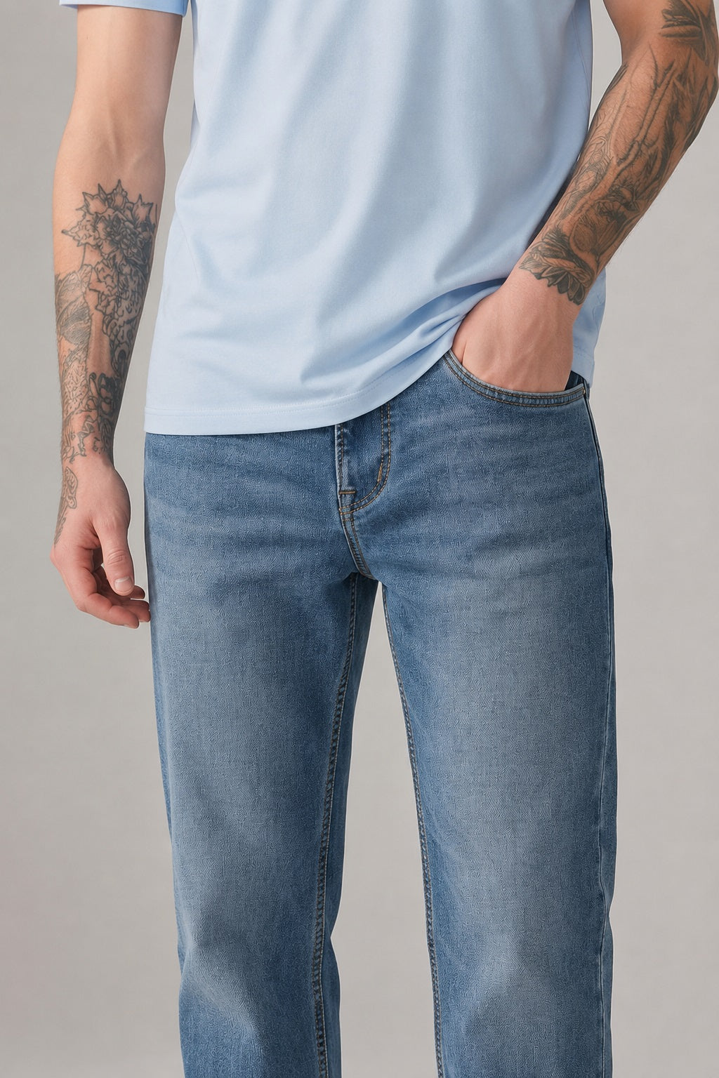 Men Regular Fit Mid-Rise Low Distress Stretchable Jeans