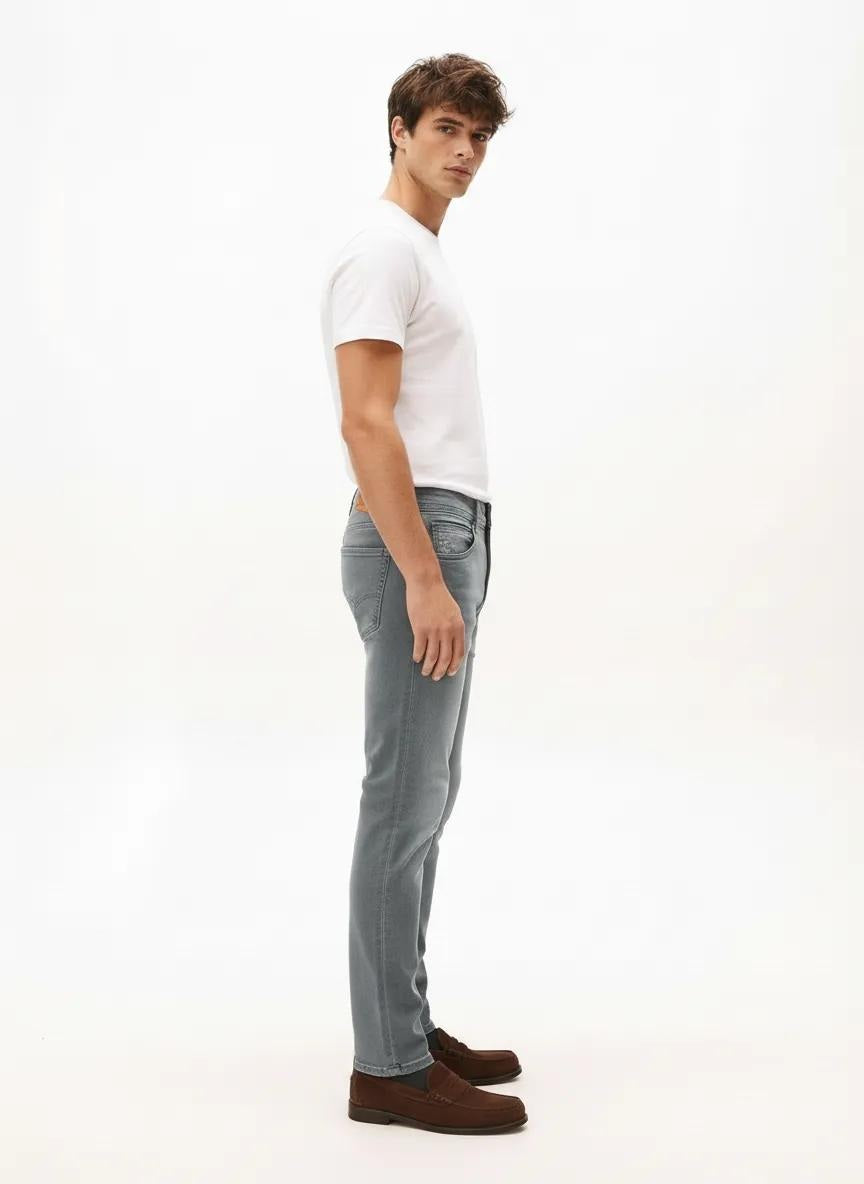 Men Slim Fit Mid-Rise Light Fade Stretchable Jeans