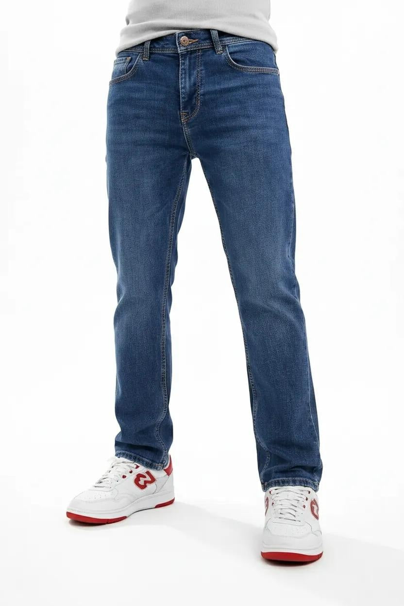 Men Slim Fit Mid-Rise Light Fade Stretchable Jeans