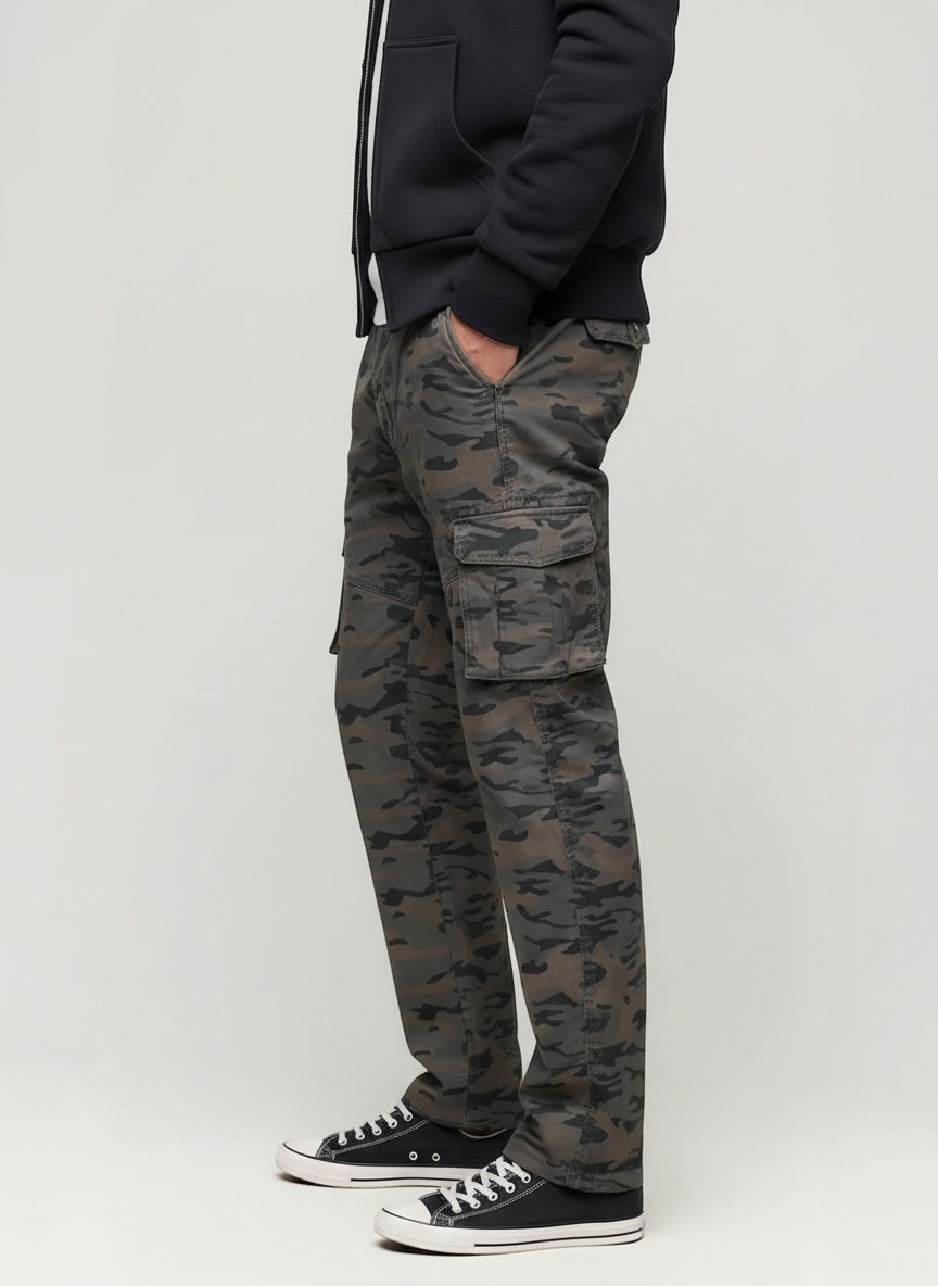 Men Graphic Print Trackpants