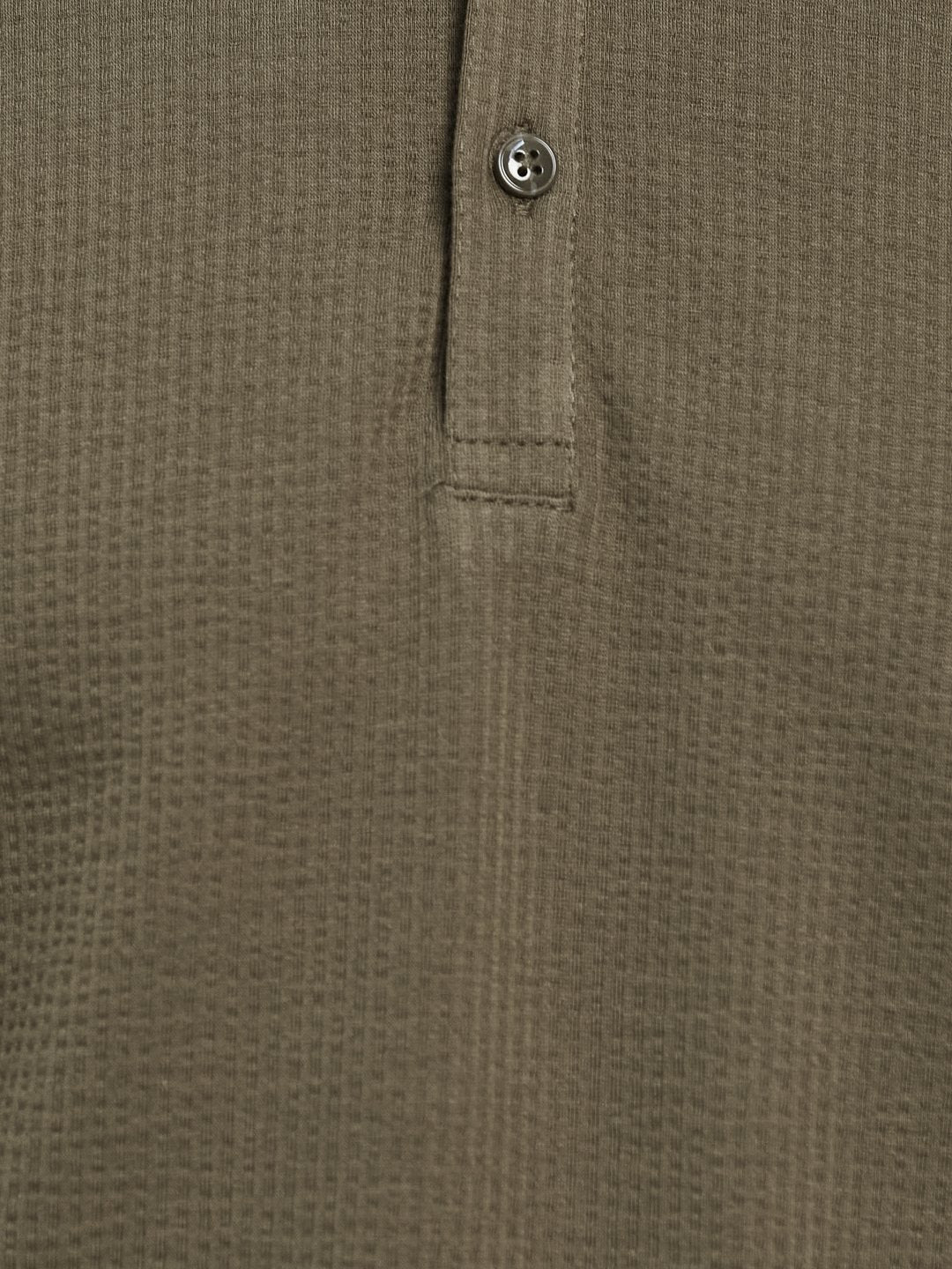 CORE HENLEY NECK SEER SUCKER T-SHIRT