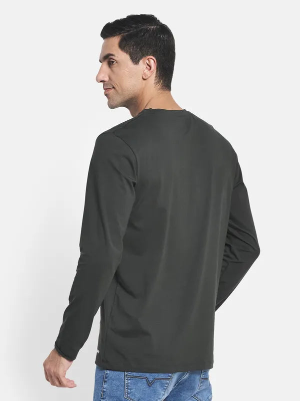 Men Olive Green V-Neck Raw Edge T-Shirt