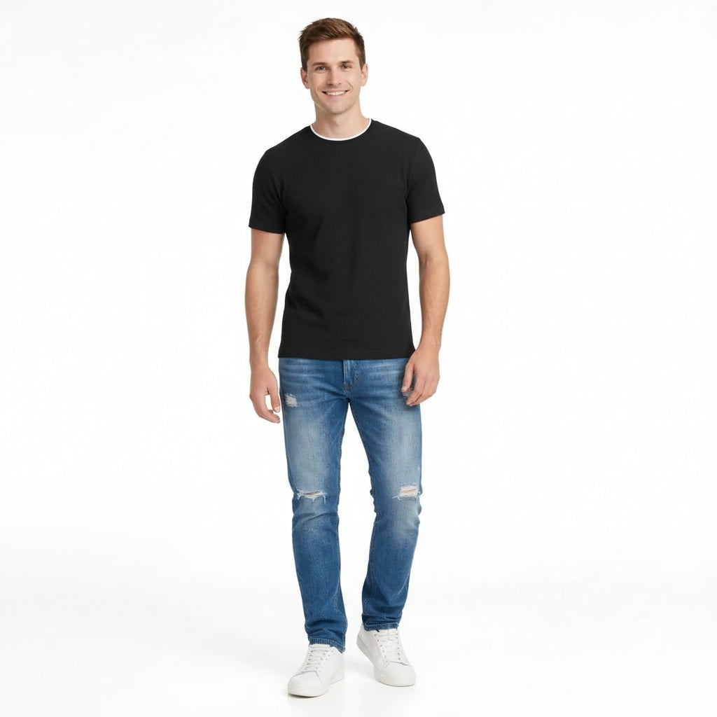 Men Black Solid Round Neck T-shirt
