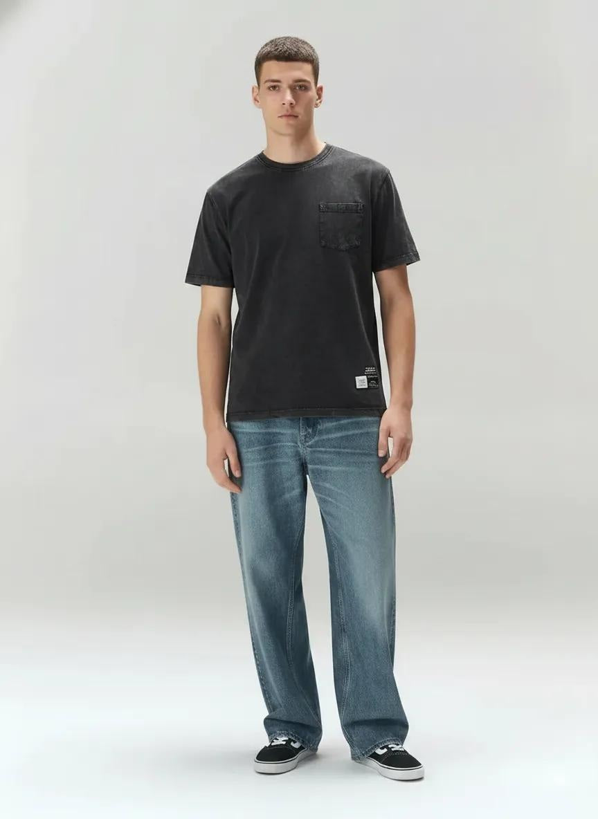 Men Black Solid Round Neck T-shirt