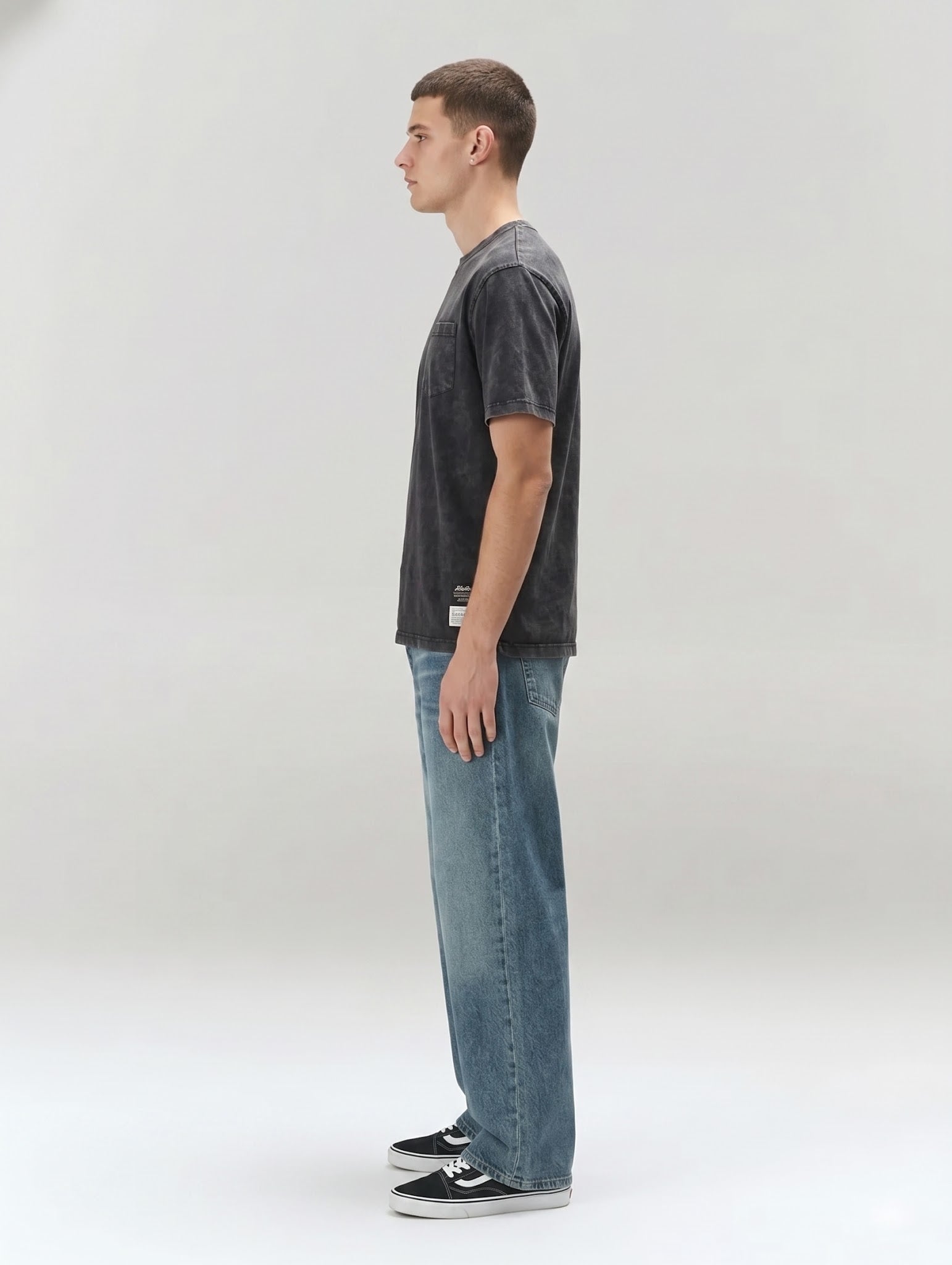 Men Black Solid Round Neck T-shirt