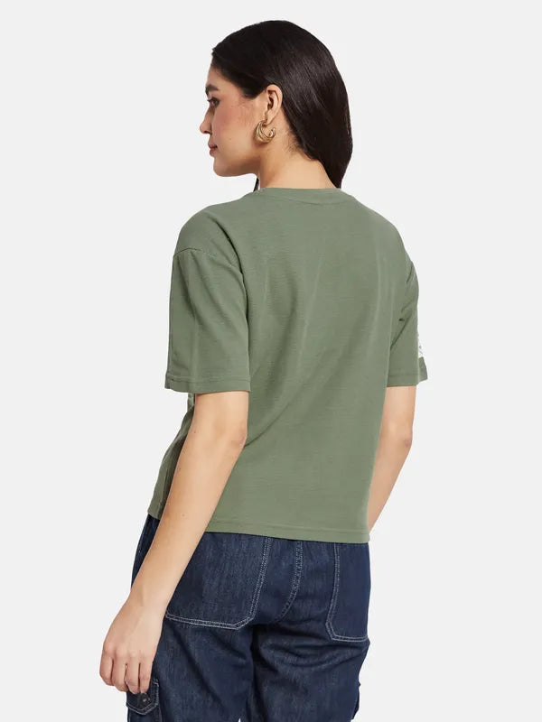 Mettle Women Solid Round Neck Pocket T-Shirt