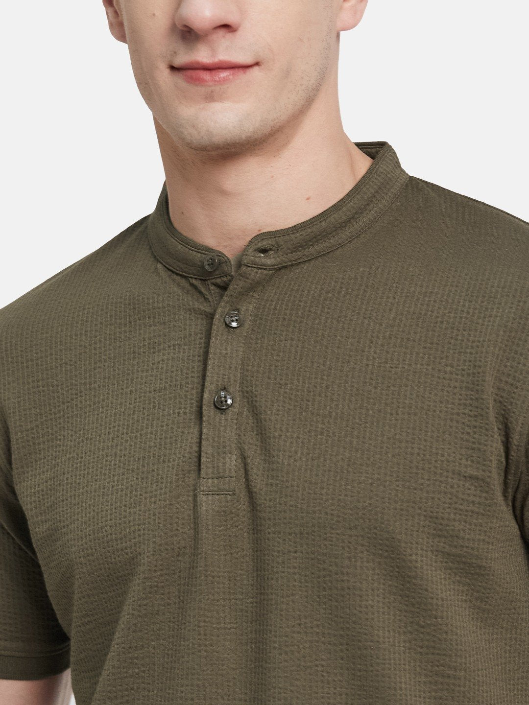 CORE HENLEY NECK SEER SUCKER T-SHIRT