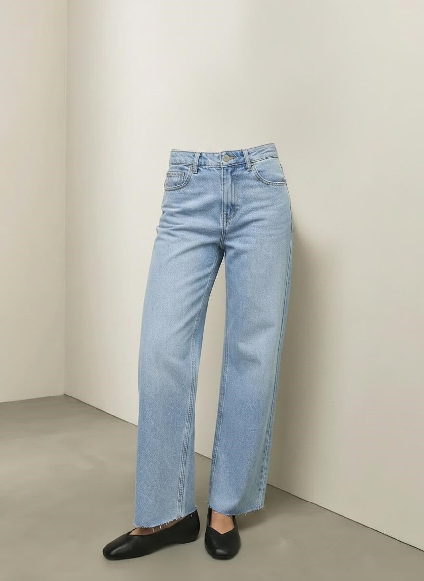Women Cloud Straight Fit Mid-Rise Cuffed Hem Stretchable Jeans