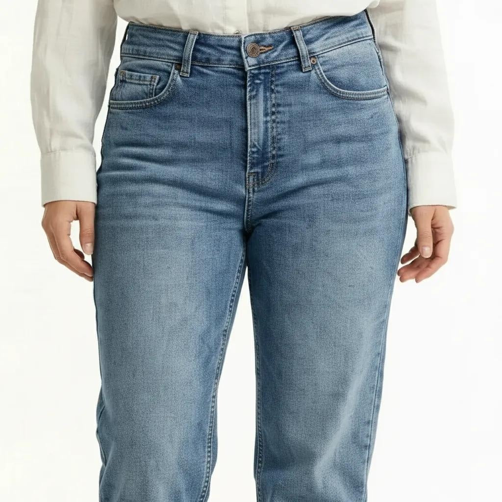 Women Ice Straight Fit Mid-Rise Light Fade Stretchable Jeans