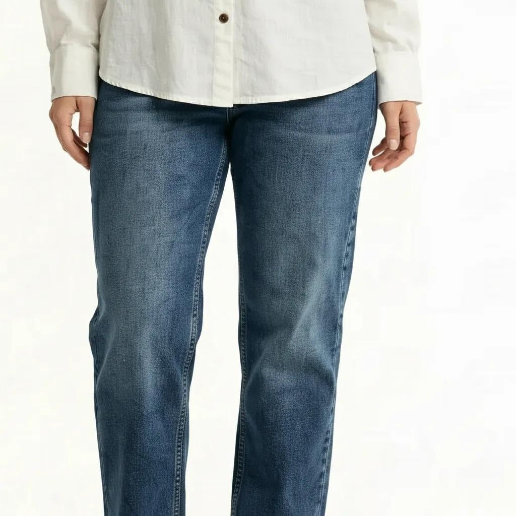 Women Forest Straight Fit Mid-Rise Light Fade Stretchable Jeans
