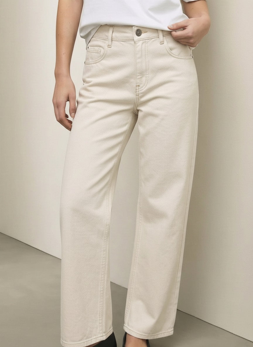 Women White Straight Fit Mid-Rise Stretchable Jeans