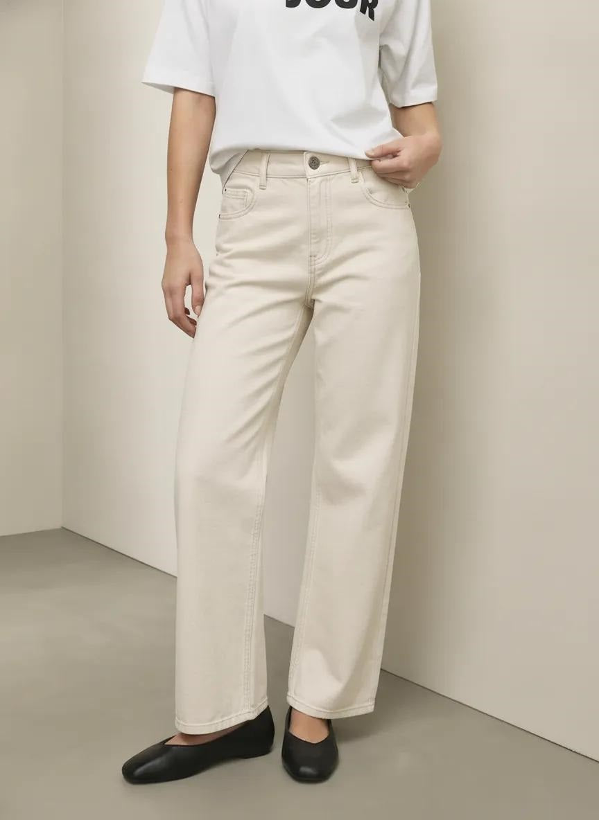 Women White Straight Fit Mid-Rise Stretchable Jeans