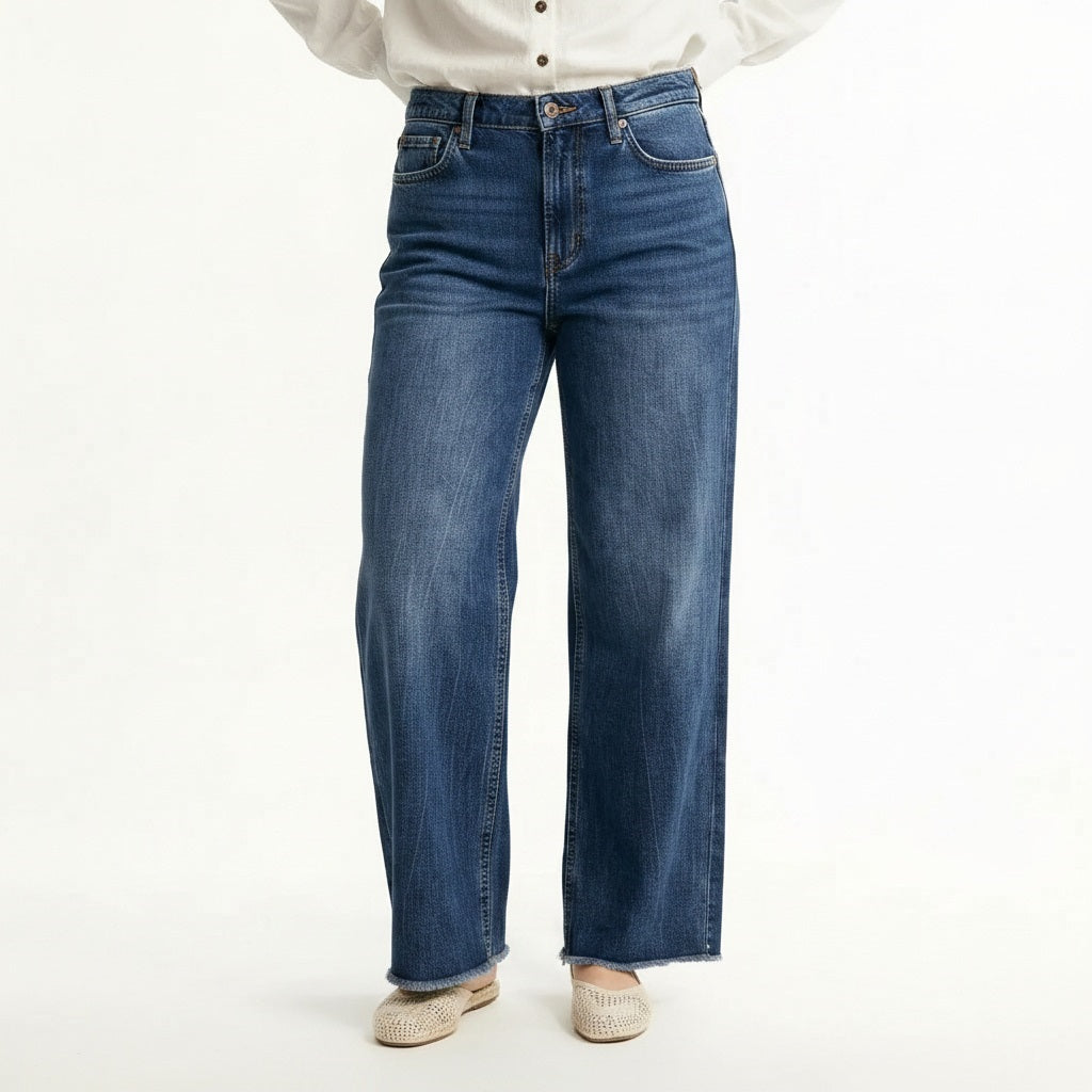 Women Medium Blue Straight Fit Mid-Rise Stretchable Jeans