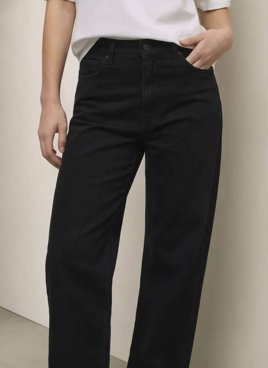 Women Black Straight Fit Mid-Rise Stretchable Jeans
