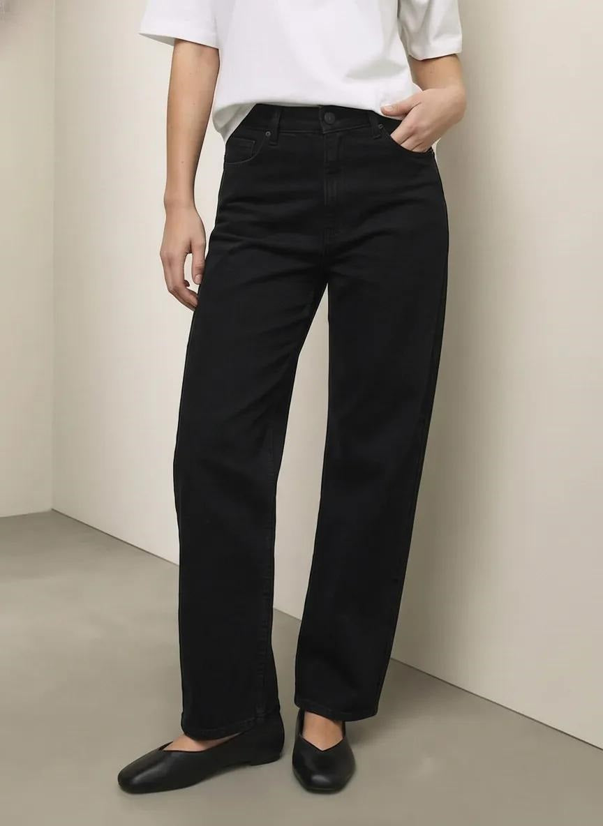 Women Black Straight Fit Mid-Rise Stretchable Jeans