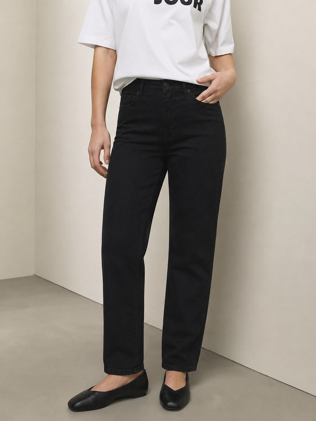 Women Black Straight Fit Mid-Rise Stretchable Jeans