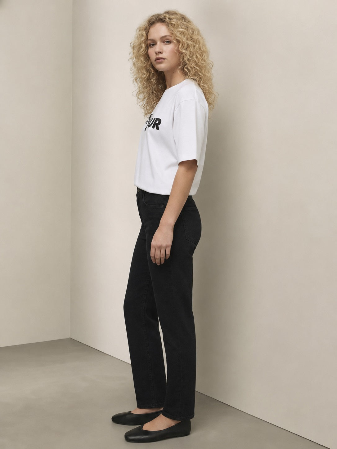 Women Black Straight Fit Mid-Rise Stretchable Jeans
